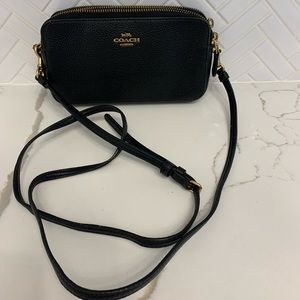 Super cute crossbody bag, matches everything!